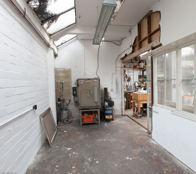 Studio, image 2
